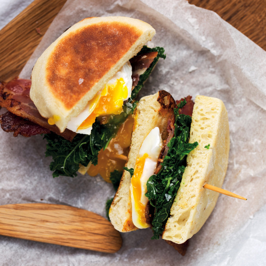 English muffins with bacon, egg and kale