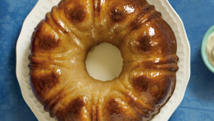 Vanilla and almond cake with syrup