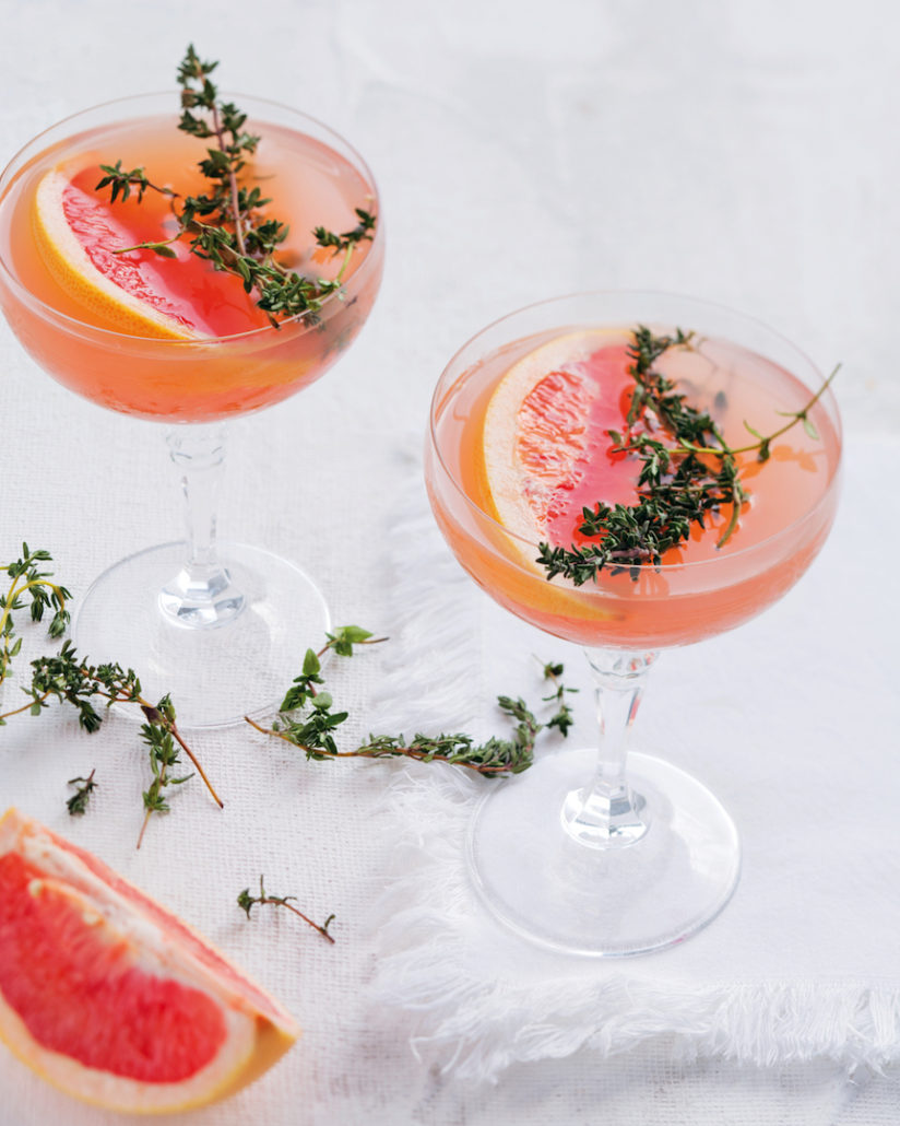 Grapefruit and gin martinis