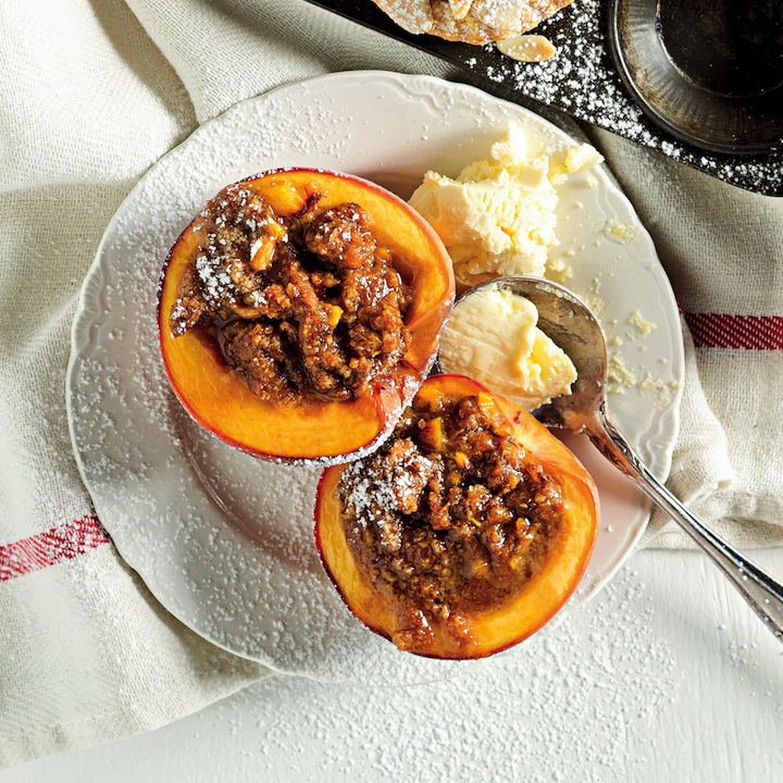 Baked peaches with nutticrust crumble