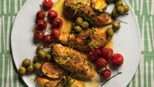 Baked chicken with olives and tomatos