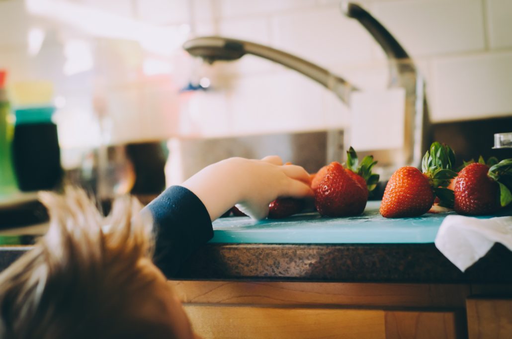 10 ways to encourage your kids to eat healthy, and enjoy it!