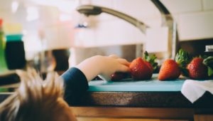 10 ways to encourage your kids to eat healthy, and enjoy it!