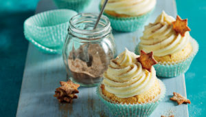 Caramel-filled churro cupcakes with star toppings