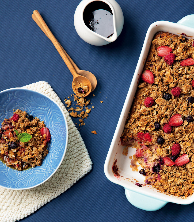 Oat breakfast bake with honey and berries