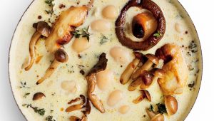 Creamy mushroom and butter bean potjie