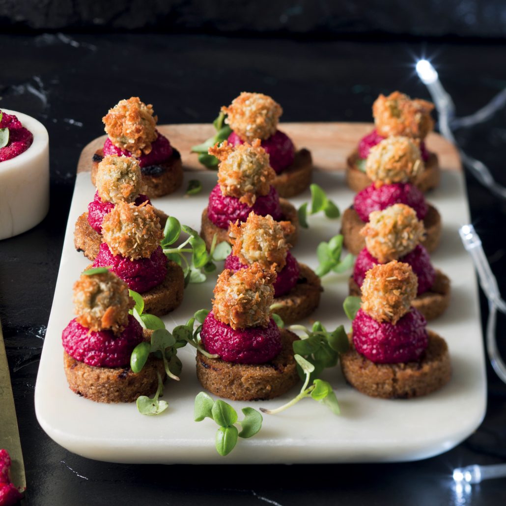 Rye toast bites with fried olives and beetroot dip