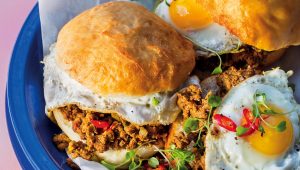 Vetkoek with curried mince