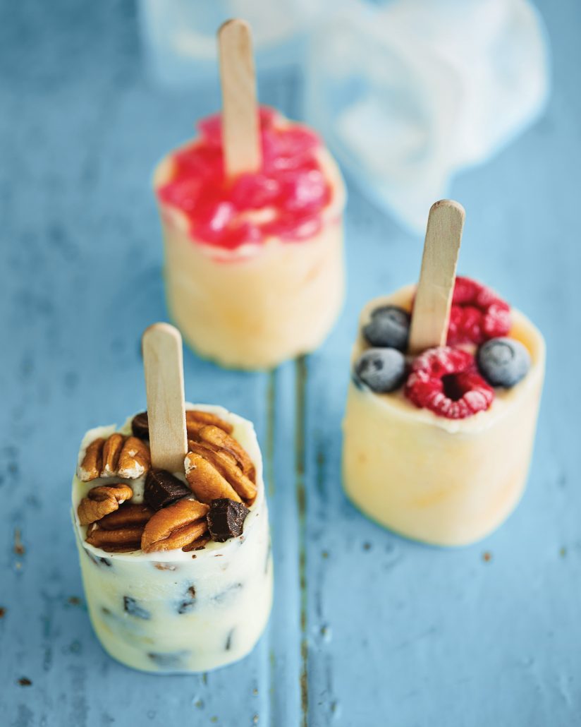 Frozen yoghurt fruity pops